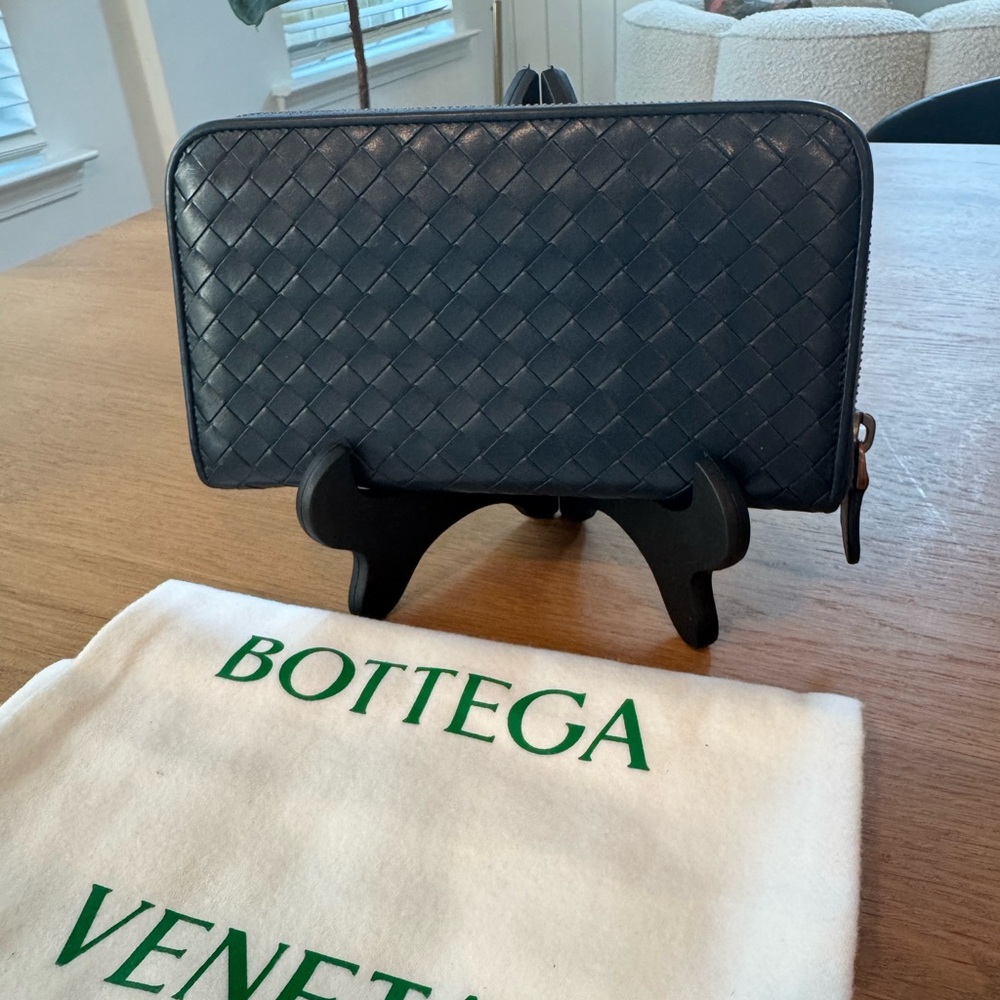 Bottega Veneta Zippy Wallet - Navy